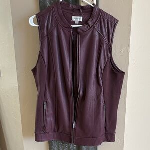Avenue mauve vest size 18/20